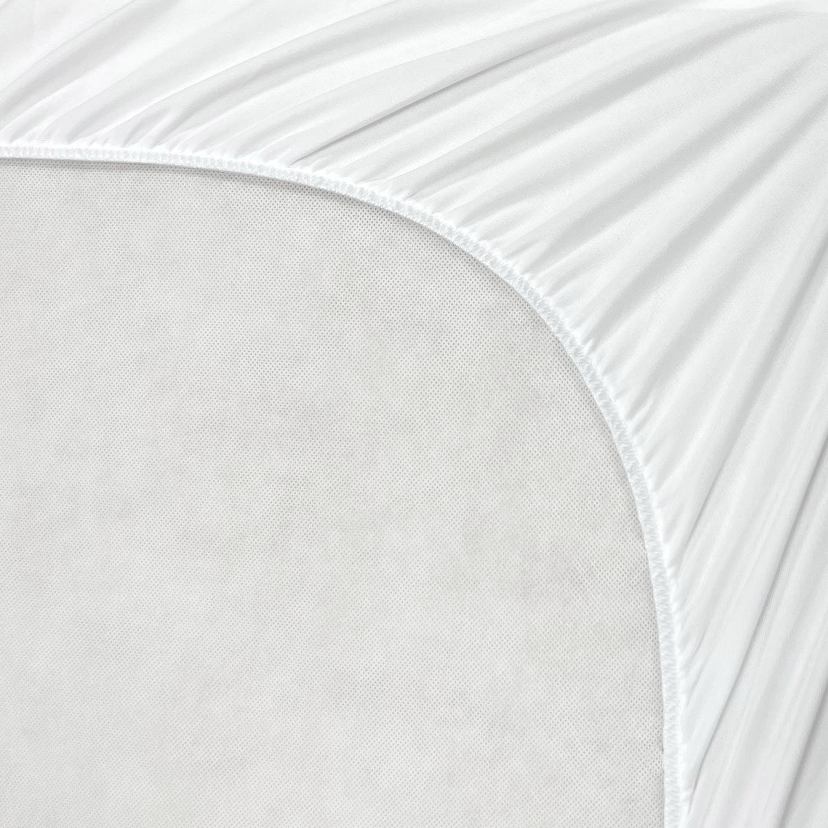 Drap et protecteur de matelas pour lit de bébé 2 en 1