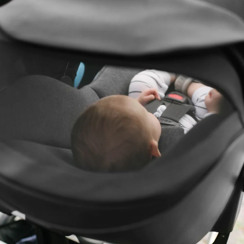 Liingo Infant Car Seat - Railroad