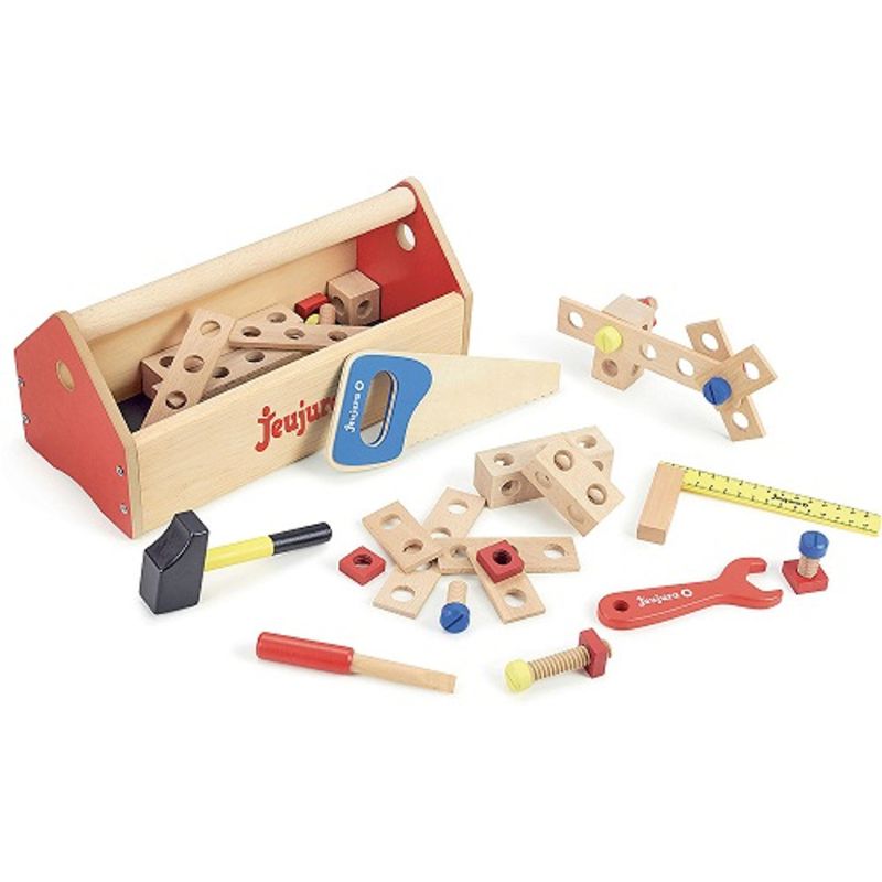 Boîte à outils en bois avec outils