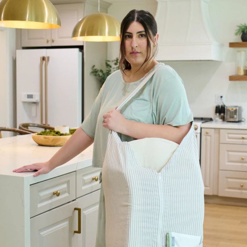 2-in-1 Nursing Cover & Carry Bag